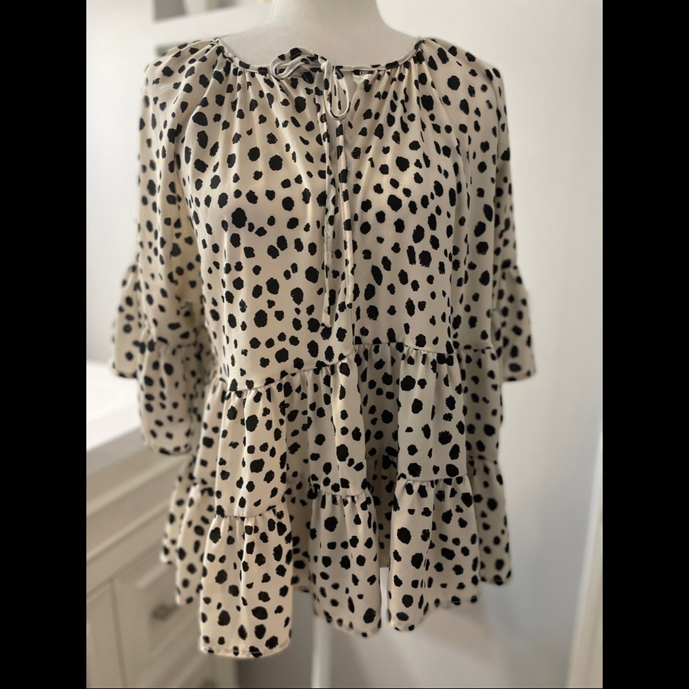 Womens Blouse Size Medium, Beautiful, lightweight, flared sleeve with bow